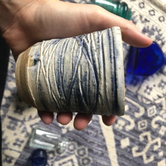 Lot of 7 Glass and Ceramic Bottles - Picture 11 of 13